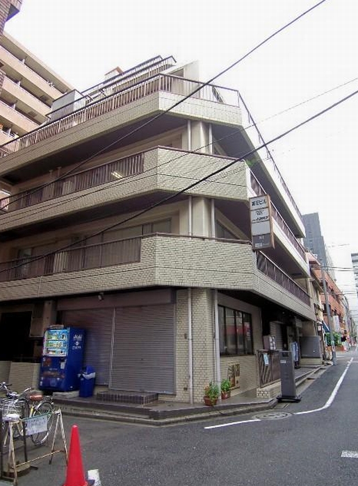 新宿御苑前駅